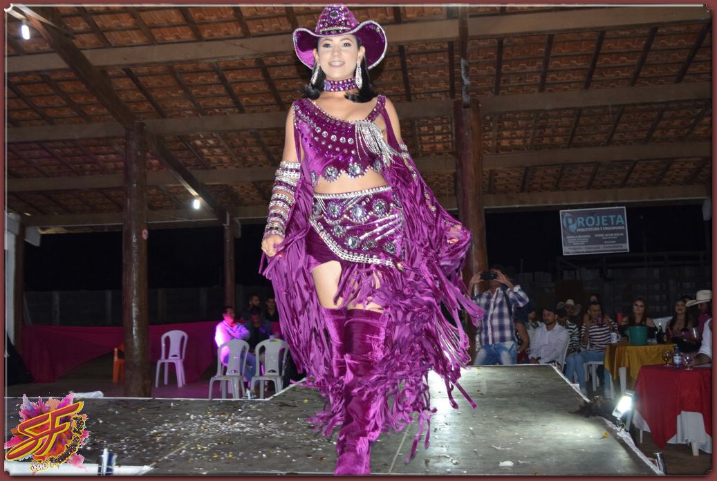 DESFILE DA RAINHA DA EXPOVALE 2019